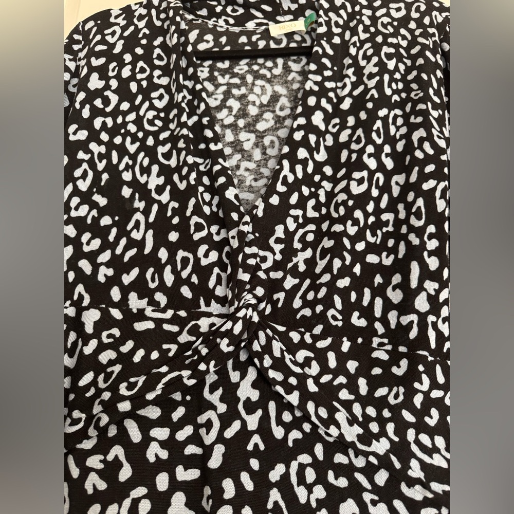 RIXO Black and White Sheath Dress V-Neck Long Sleeve - Picture 3 of 4